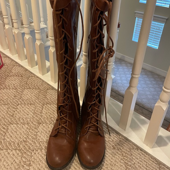 Kasia Laced Boots 🤍 - Picture 2 of 3